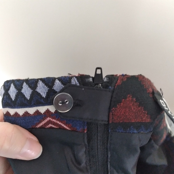 Divided by H & M Aztec Tribal Print Mini Skirt Size 6 - Picture 6 of 8